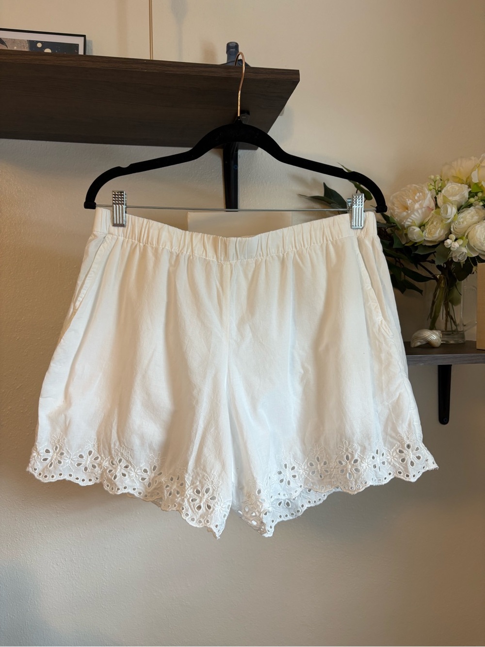 GAP White High Waist Eyelet Trim Shorts